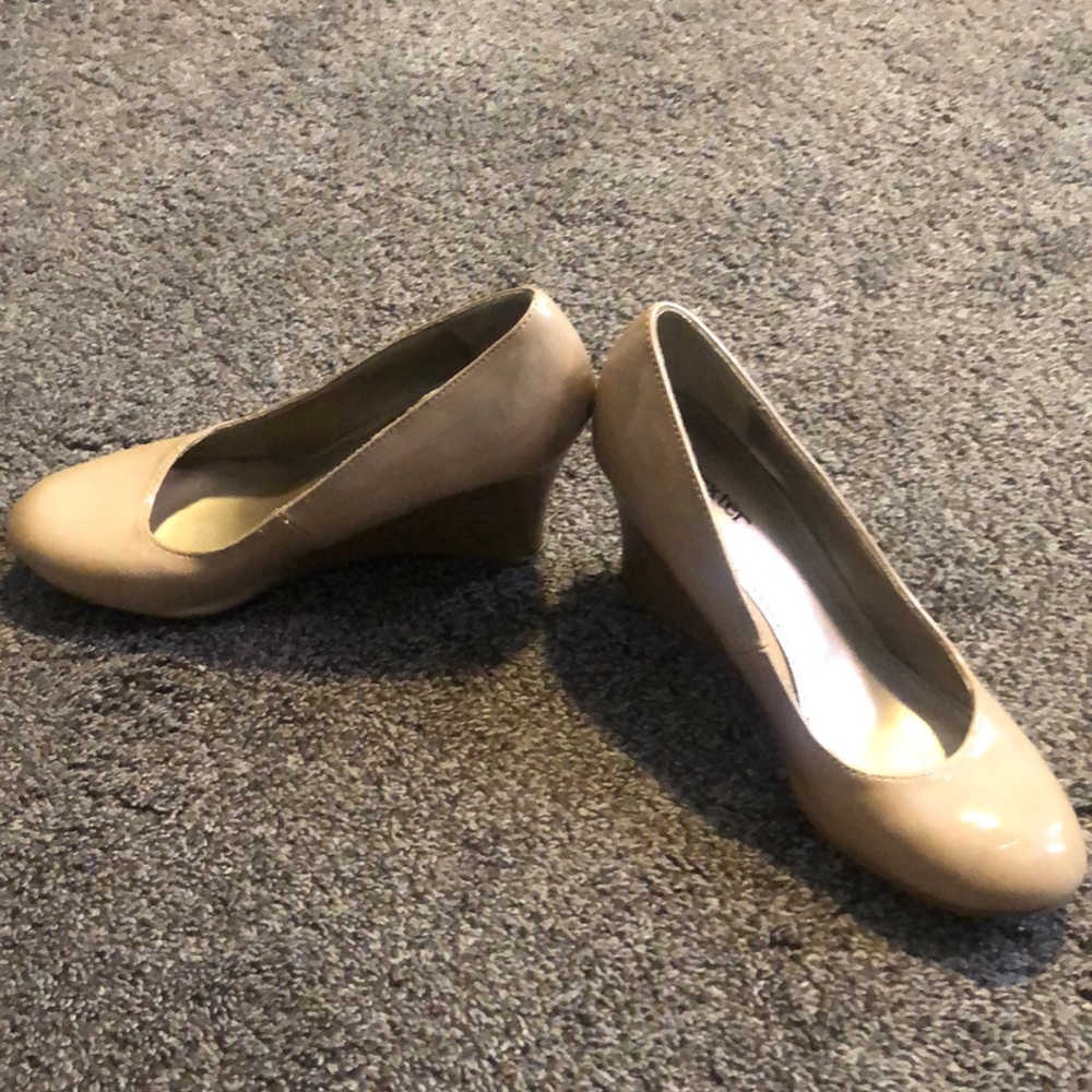 Payless - Picture 2 of 3